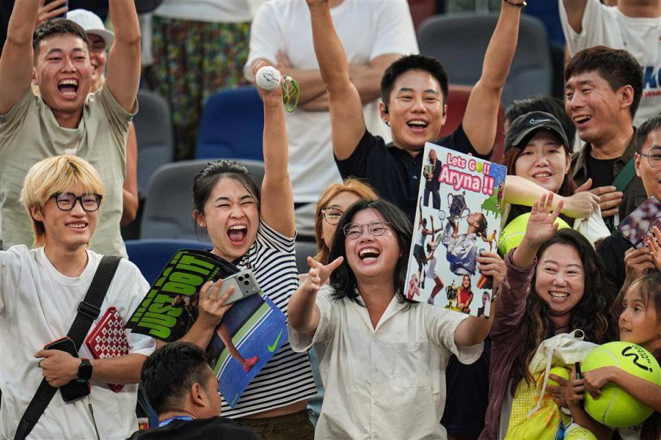 lmJRX, 她由衷地感 lmJRX, 她由衷地感