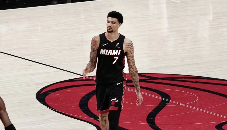 ADXMB, 两记三分 ADXMB, 两记三分